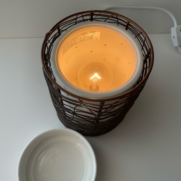 Scentsy 6” pin light warmer with loom wrap and bulb, works! - Picture 12 of 13